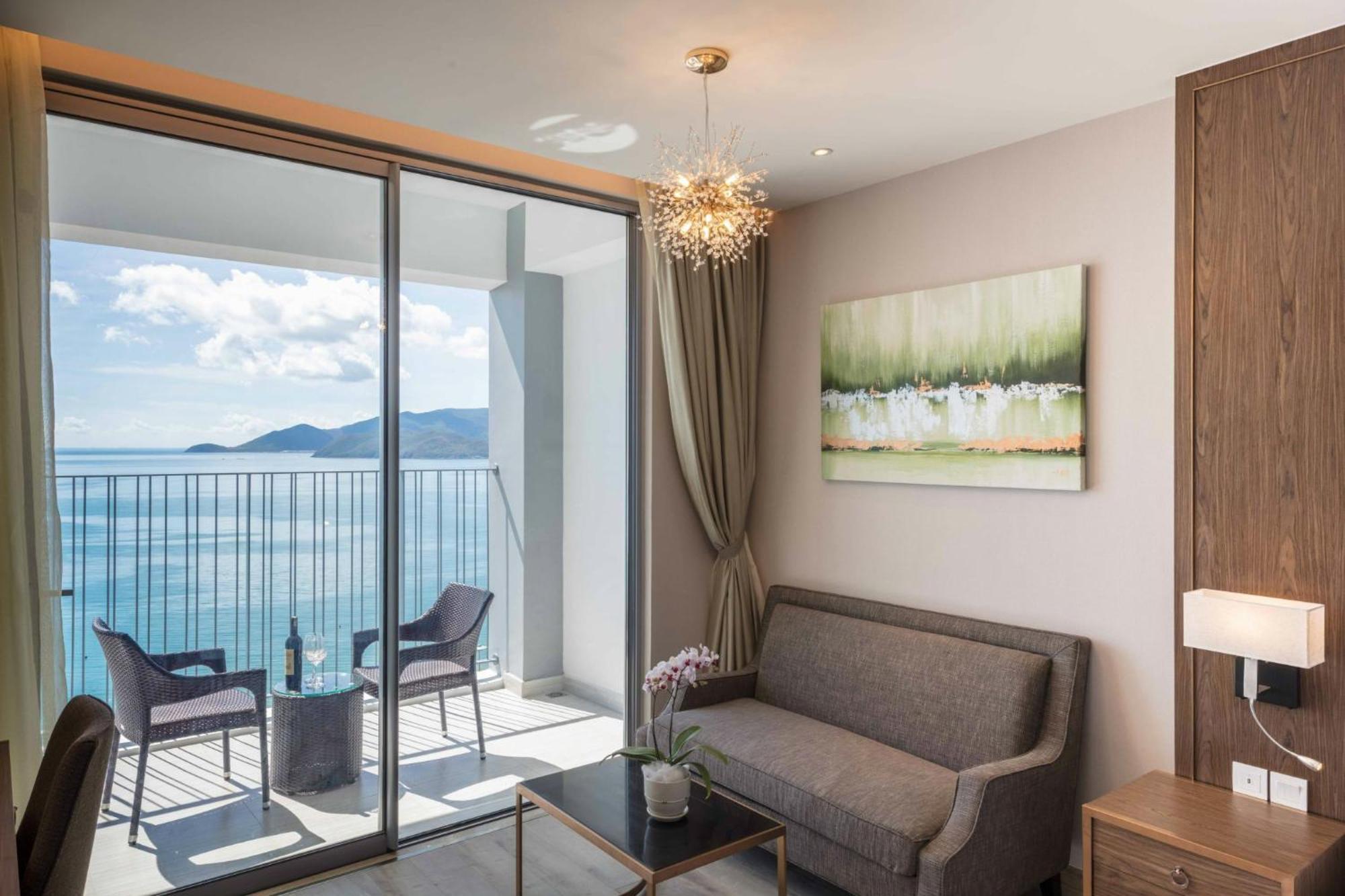 Oceanfront Panorama Residence Нячанг Екстер'єр фото