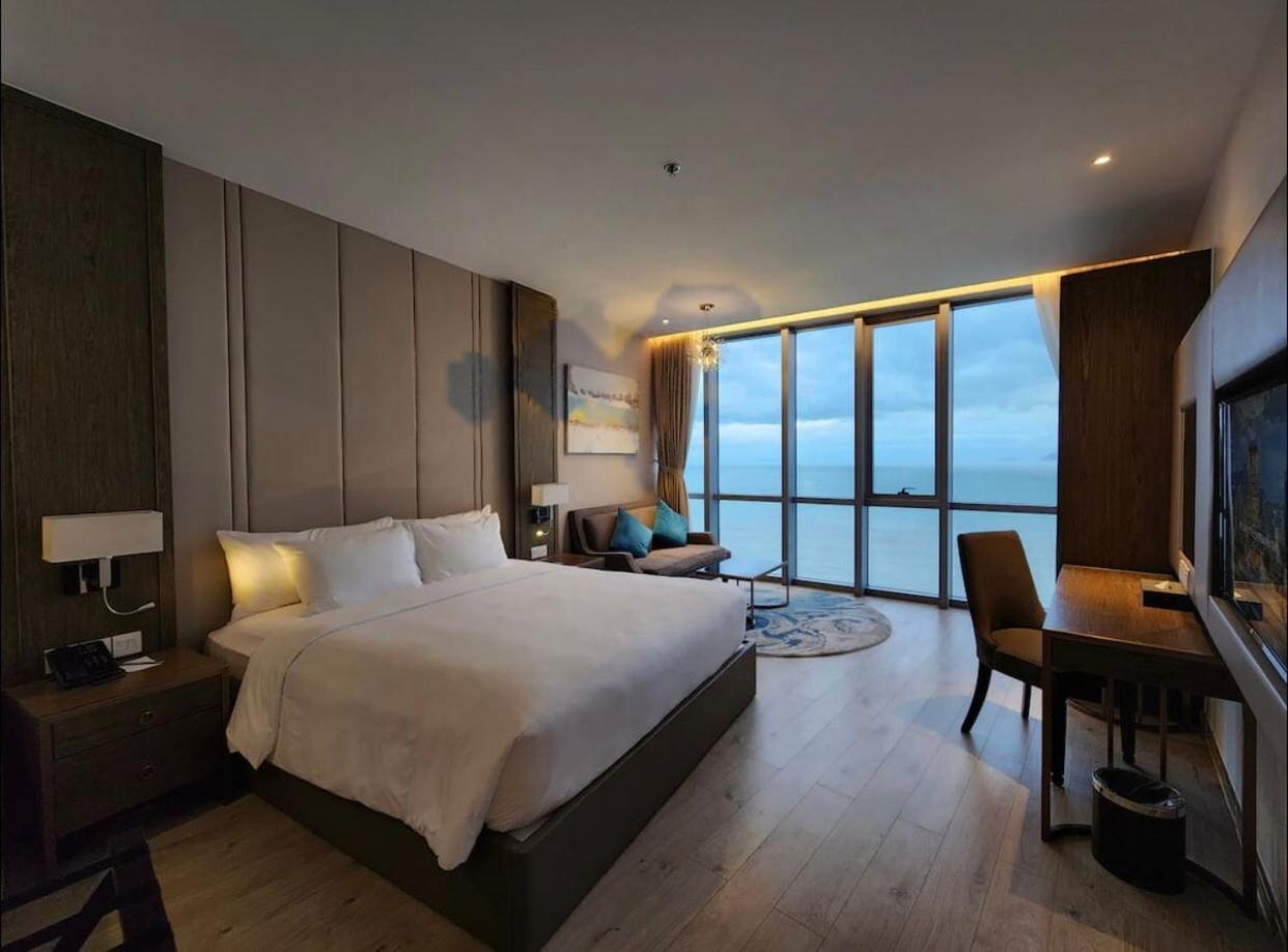 Oceanfront Panorama Residence Нячанг Екстер'єр фото