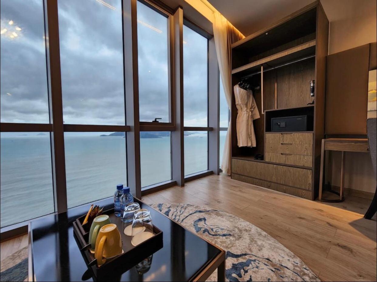 Oceanfront Panorama Residence Нячанг Екстер'єр фото
